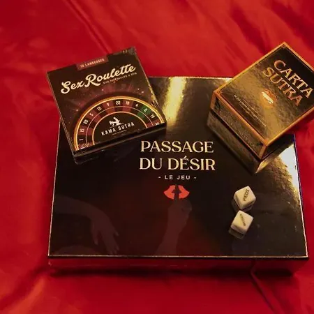 La Lovrette - Maisonnette Romantique Avec Balneo, Sauna Privatif Et Experiences Erotiques Daire