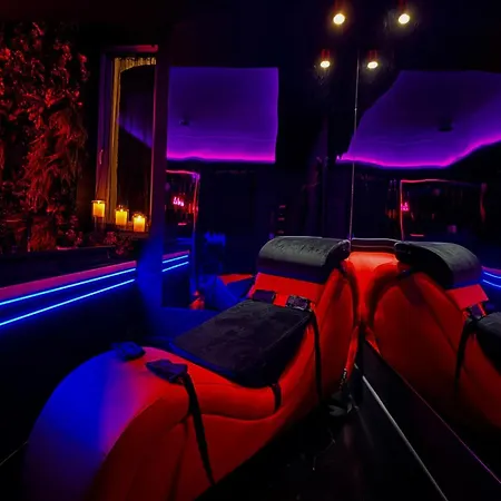 La Lovrette - Maisonnette Romantique Avec Balneo, Sauna Privatif Et Experiences Erotiques Daire *