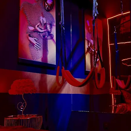 La Lovrette - Maisonnette Romantique Avec Balneo, Sauna Privatif Et Experiences Erotiques *