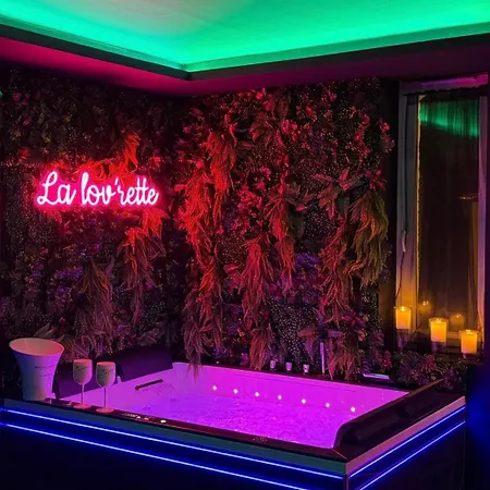 La Lovrette - Maisonnette Romantique Avec Balneo, Sauna Privatif Et Experiences Erotiques Saint-Andre-sur-Orne