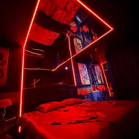 La Lovrette - Maisonnette Romantique Avec Balneo, Sauna Privatif Et Experiences Erotiques Daire Saint-Andre-sur-Orne